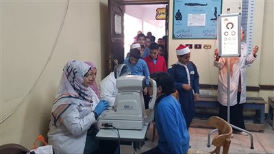 الكشف على 345 حالة عيون في قافلة طبية لجامعة بنها