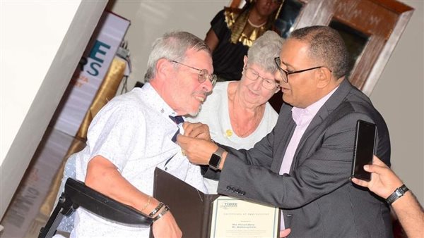 تكريم السائحين بفنادق