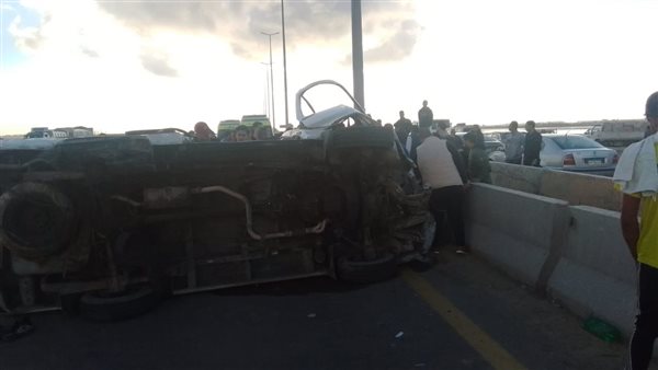 انقلاب سيارة ميكروباص