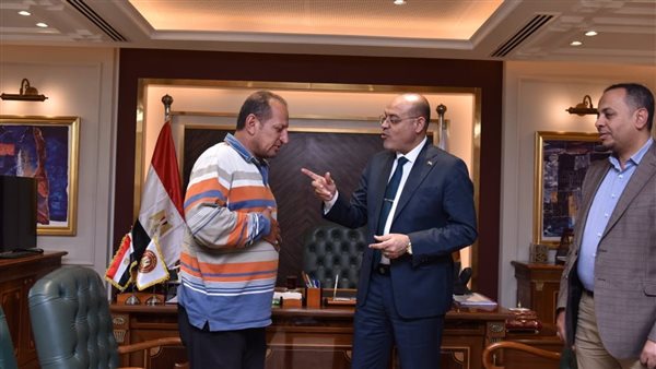 وزير العمل خلال استقباله