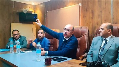 وكيل صحة أسيوط يعقد اجتماعا مع مديري المستشفيات لمناقشة المشاكل والمعوقات وحلها