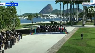 الرئيس السيسي يتوسط صورة تذكارية للقادة والزعماء المشاركين في قمة مجموعة العشرين