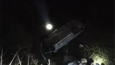 على طريقة معدية أبو غالب.. مصرع وإصابة 11 شخصًا إثر انقلاب سيارتين في ترعة الإبراهيمية بالمنيا