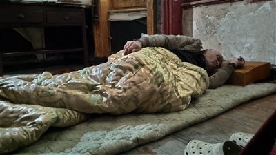 ابنته طردته.. مسن بالإسكندرية يستغيث للعودة إلى منزله: استغلت ظروفي الصحية ومضتني على عقد بيع