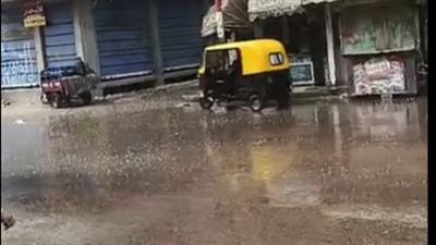 الشوارع خالية.. أمطار غزيرة تضرب الإسكندرية والبحيرة بالتزامن مع رابع أيام نوة المكنسة |بث مباشر 