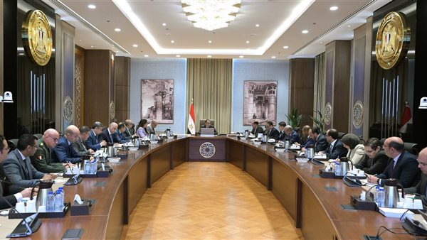 رئيس الوزراء في اجتماع