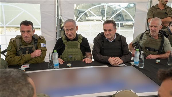 نتنياهو يتوسط وزير