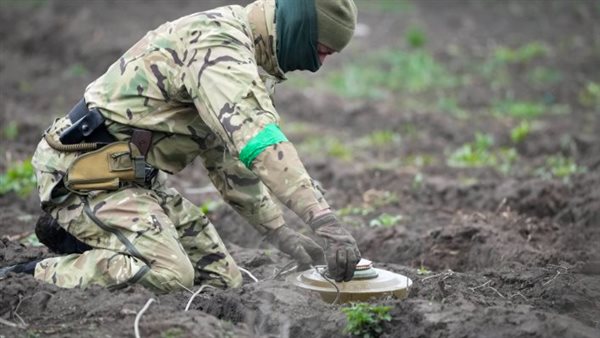 جندى اوكراني يزرع