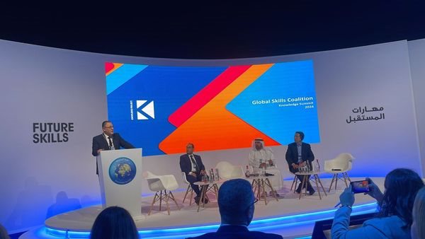 جانب من القمة 