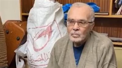 رمتلي لبسي على السلم.. مسن في الإسكندرية يستغيث: بنتي غيرت الكالون وطردتني من شقتي| بث مباشر 