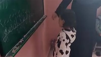 بعد التصالح.. إخلاء سبيل جميع أطراف واقعة فيديو الصغيرة سلمى بعد تعدي معلمة عليها داخل حضانة بالغربية