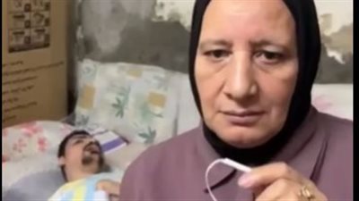 استغاثة جيران شاب مريض ضمور كلى بعد وفاة والديه بالإسكندرية: تكاليف علاجه ومستلزماته 1500جنيه شهريًا|بث مباشر 