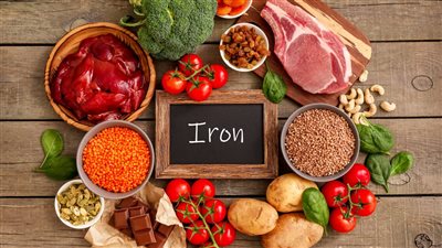 10 أعراض تشير إلى نقص الحديد في الجسم