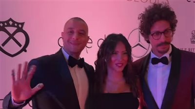 بعد شائعات زواجه من ابنة خاله.. أحمد الفيشاوي: زوجها الحقيقي أهو