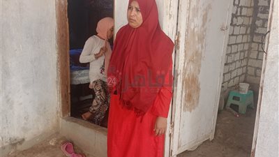 مناشدة لحمايتهم من الأمطار.. مأساة أسرة تعيش داخل منزل غير مسقوف في الفيوم