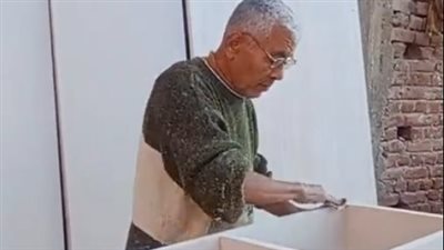 عم عزت أقدم أستورجي بدمياط: ألفت 8 دواوين وأنا حاصل على الابتدائية| بث مباشر 