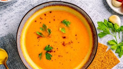 طريقة عمل العدس الأصفر بدون خلاط.. وصفة سريعة