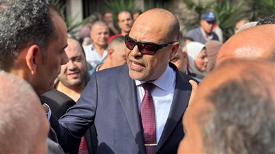 وزير العمل يزور شركة النصر للمسبوكات.. ويعلن صرف أجور العمال من صندوق إعانات الطوارئ