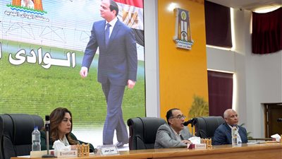 رئيس الوزراء يستمع إلى مطالب نواب البرلمان ويجيب على تساؤلاتهم بالوادي الجديد