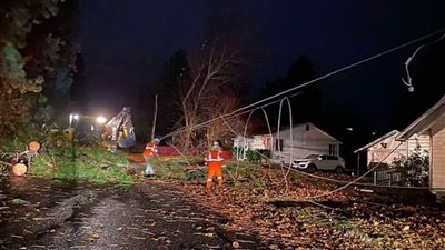 مصرع شخص| 600 ألف أمريكي دون كهرباء جراء إعصار القنبلة.. وتحذيرات عاجلة للسكان 