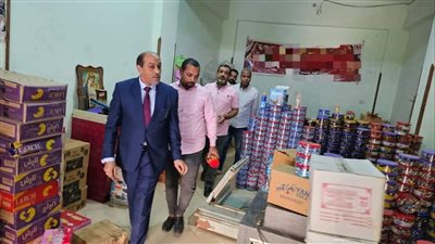 ضبط 3 أطنان مواد غذائية فاسدة داخل أحد المخازن غير المرخصة بالأقصر