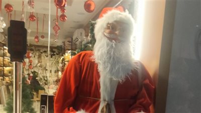 قبل بدء الكريسماس بشرم الشيخ| مجسم بابا نويل بـ 7 آلاف جنيه وشجرة عيد الميلاد تصل لـ 11 ألف