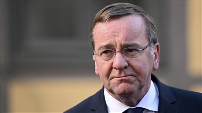 وزير الدفاع الألماني يرفض الترشح لمنصب المستشار ويمهد الطريق أمام شولتس