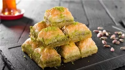 فرحي أسرتك بطعم لذيذ.. وصفة عمل بقلاوة بالمكسرات بخطوات سهلة