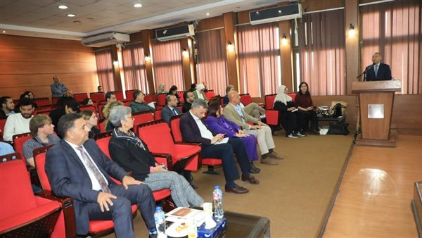  محافظ القاهرة خلال