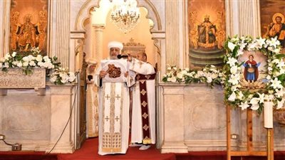 البابا تواضروس يترأس قداسًا بالإسكندرية ويرقي 5 كهنة