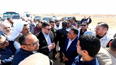 وزير الإسكان يشدد على الإسراع بمعدلات التنفيذ وتكثيف العمالة والمعدات بمنطقة شمس الحكمة