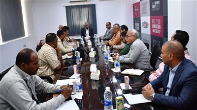 محافظ أسوان خلال اجتماعه مع المستثمرين وأصحاب المصانع والورش بالمنطقة الصناعية: نعمل وفق خطة ورؤية واضحة 