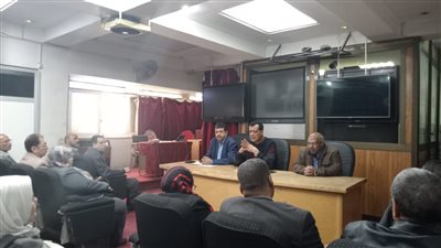 وكيل تعليم سوهاج يناقش استعدادات امتحانات نصف العام للشهادة الإعدادية بسوهاج