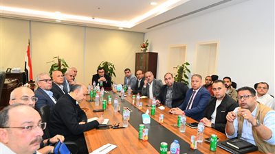 وزير الإسكان يتابع خطة إنهاء وتسليم الوحدات السكنية لحاجزيها بمدينة العلمين الجديدة