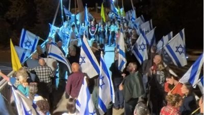 مظاهرات غاضبة تجوب شوارع إسرائيل.. وأهالي الرهائن: نتنياهو مستمر في الحرب للإفلات من المحاكمة