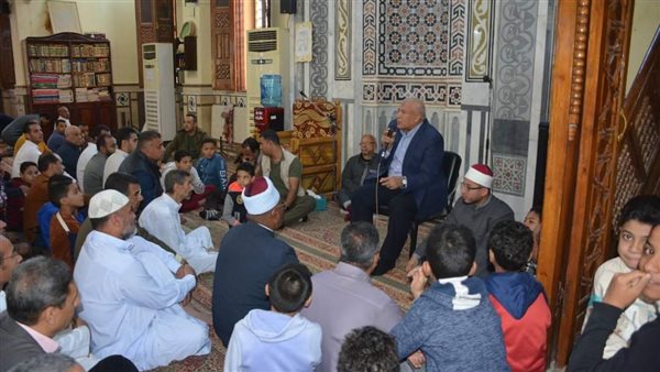 جانب من لقاء محافظ