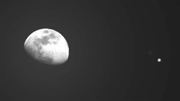 القمر - تعبيرية