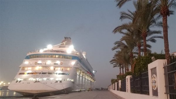 السفينة السياحية