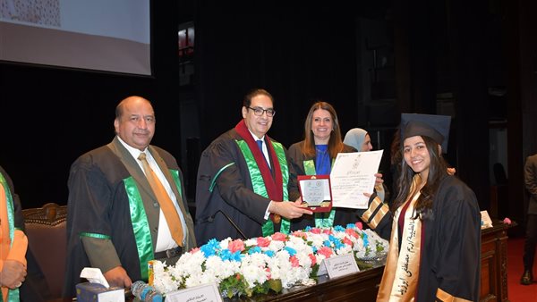 جانب من حفل التخرج 