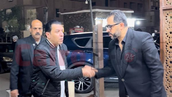 مصطفى كامل يقدم واجب