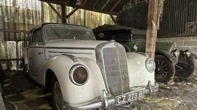 يعود تاريخهما لأكثر من 80 عاما.. بيع سيارتي مرسيدس في مزاد علني إحداهما كانت لجندي بريطاني