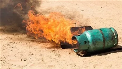 إصابة 3 أشخاص في انفجار اسطوانة غاز بالدرب الأحمر