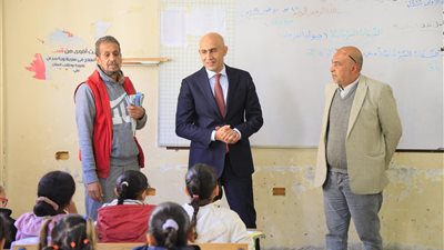 خلال تفقده مدارس المقطم.. وزير التعليم يوجه بإرسال لجان لمدرستي تحيا مصر 1 و2