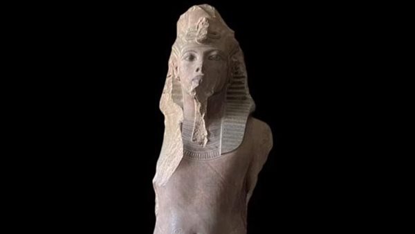  تمثال ضخم من الكوارتزيت