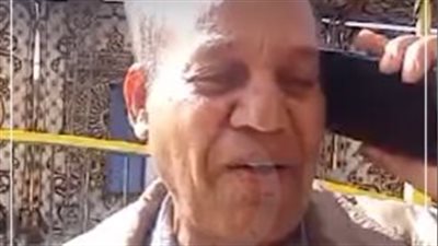 أخ يسجد باكيًا بعد سماع اسم شقيقته ضمن الفائزين في قرعة الحج بأسيوط| فيديو 