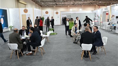 وزير الصناعة يوجه بعرض قطع الغيار والمستلزمات المستوردة بمعرض IMCE