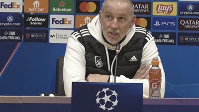 مدرب بريست قبل مواجهة برشلونة: لو كان معي حبل سأربط رافينيا لإيقافه