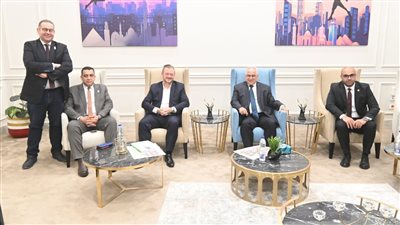 رئيس اللجنة البارالمبية الدولية يزور مدينة مصر الأولمبية بالعاصمة الإدارية