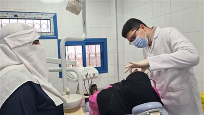 الكشف على 990 مواطنًا خلال قافلة طبية بقرية العزيمة في البحيرة