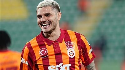 بعدما طلقته من زوجته.. شائعات عن ارتباط لاعب كرة القدم ماورو إيكاردي بمحاميته